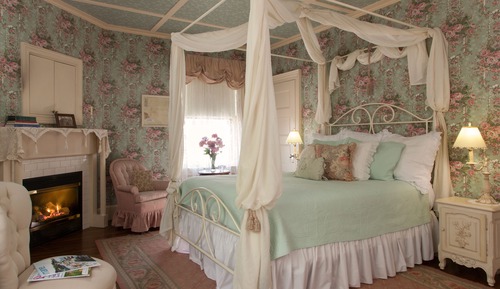 Deluxe Room, 1 Queen Bed, Private Bathroom (Room 4)