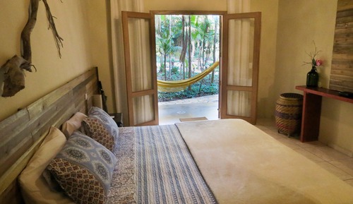Superior Room, 1 King Bed, Pool View