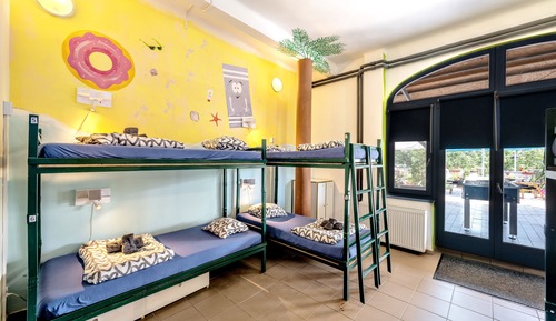 Standard Shared Dormitory, Mixed Dorm (Nyolcagyas)