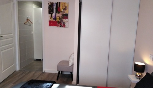 Classic Apartment, 1 Queen Bed, Non Smoking, Private Bathroom