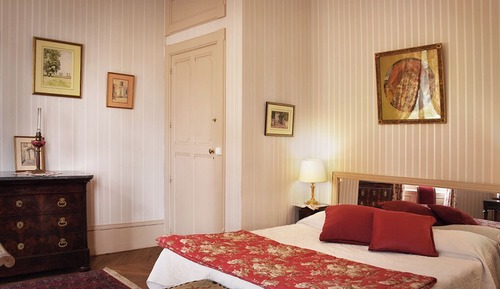 Double Room (Roses)
