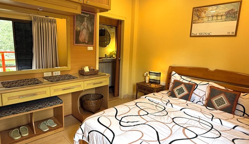 Queen Bed Garden View Room B
