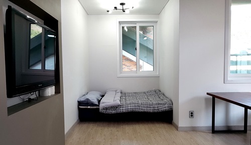 Room, Balcony (Lily)