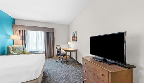Standard Room, 1 King Bed, Non Smoking, Refrigerator & Microwave