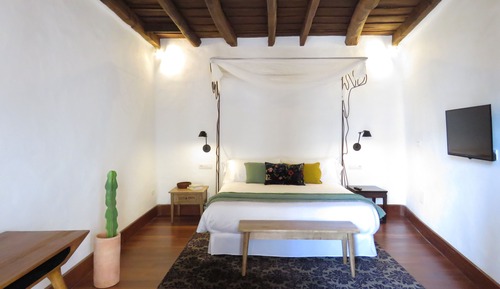 Double Room (N2)