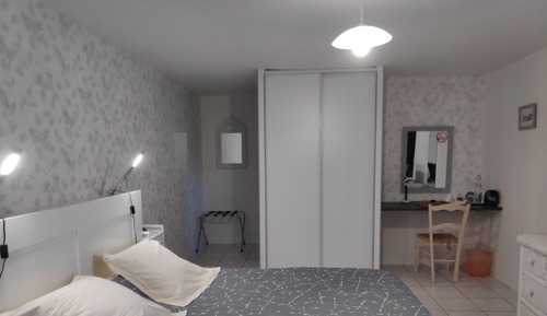 Double Room (Coquelicot)