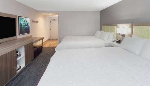 Room, 2 Queen Beds, Accessible, Bathtub