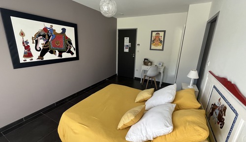 Double Room (Anais)