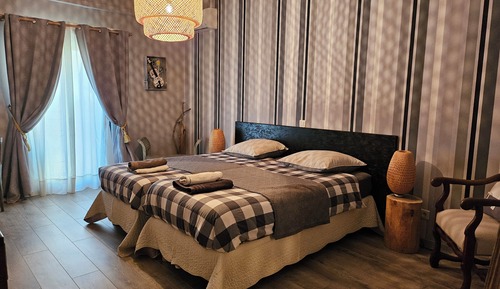 Family Room (Guy de Maupassant)