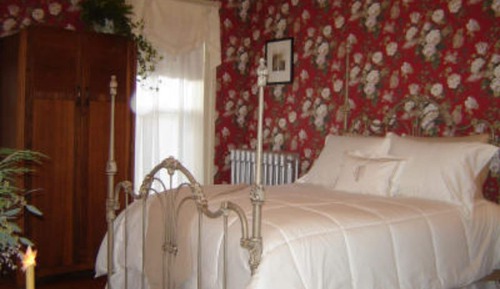 Standard Double Room, Shared Bathroom (American Beauty)