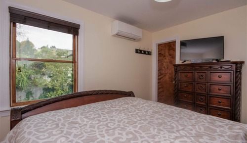 Room, Private Bathroom (Room #5)