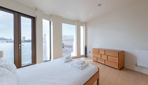 Chic 1 bed at Pear Place with balcony - PP05