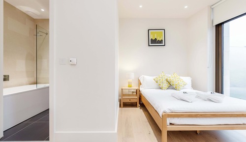 Chic 1 bed at Pear Place with balcony - PP04