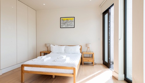 Chic 1 bed at Pear Place with balcony - PP03