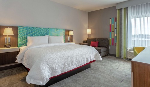 Room, 1 King Bed, Refrigerator & Microwave