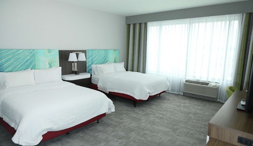 Room, 2 Queen Beds, Accessible, Bathtub