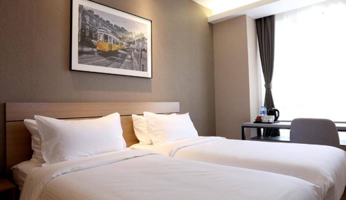 Standard Twin Room
