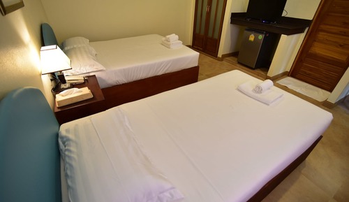Deluxe Room with Pool Access 