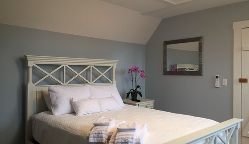Sunny Queen Room 