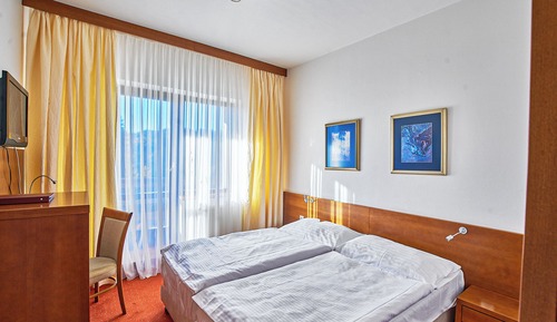 Standard Room, 2 Twin Beds, Hill View