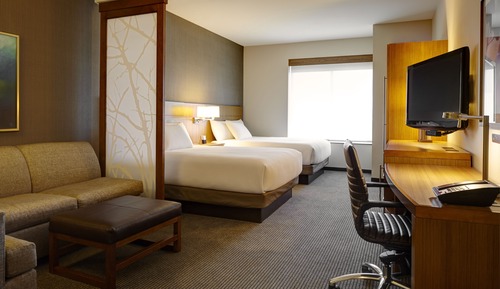 Room (2 Queenbed and 1 Sofabed)