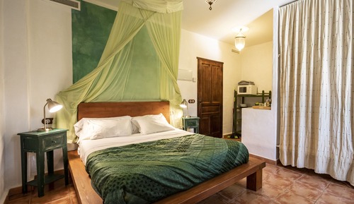 Double Room (2)