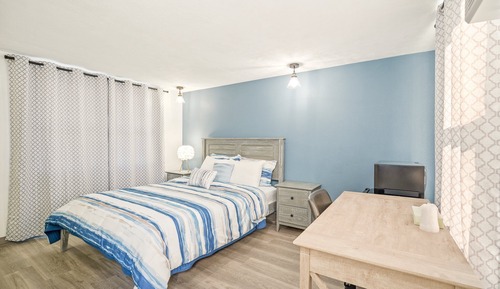 Standard Room, 1 Queen Bed