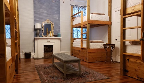 Shared Dormitory (8-Person Mixed)