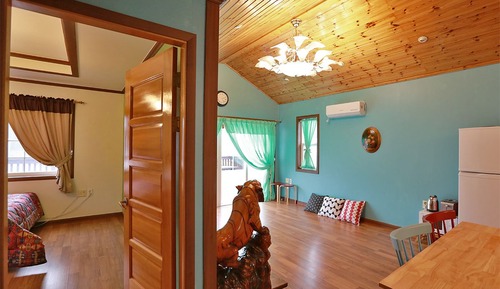 Room (Jade)