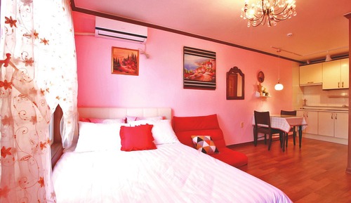 Room (Emerald)