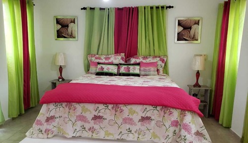 Double Room, 1 Queen or 1 King Bed