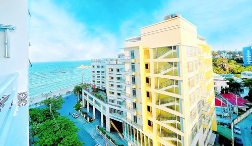 Design Apartment, 2 Bedrooms, Partial Ocean View, Beachfront