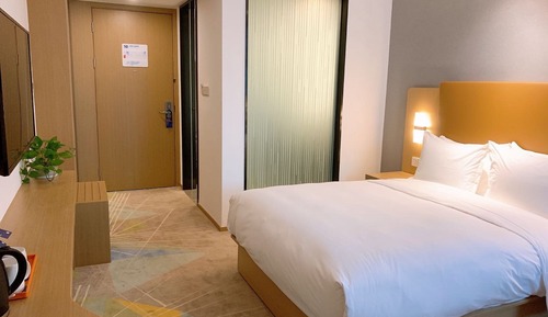 Standard Room, 1 Queen Bed