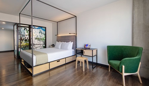 Executive Room, 1 King Bed (Mobility Accessible, Roll-in Shower)