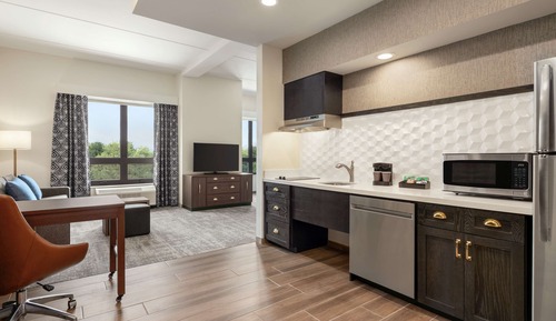 Studio, 1 King Bed, Accessible (Mobility & Hearing, Roll-in Shower)