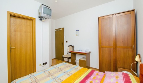 Room (S5)