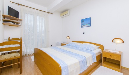 Room (S10)