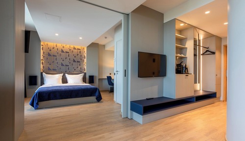 Suite, Balcony