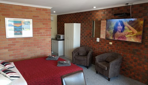 Deluxe Queen Room 2