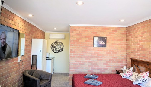 Deluxe Queen Room 3