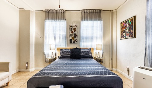 Standard Studio, 1 Queen Bed, Refrigerator & Microwave, No View