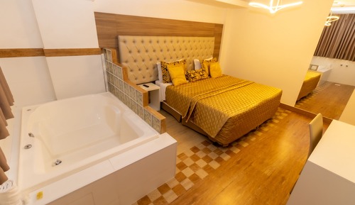 Premier Suite, Jetted Tub