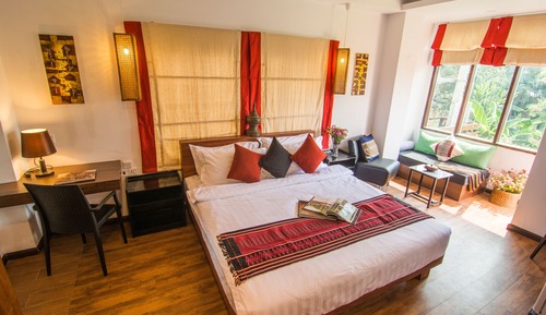 Studio, 1 King Bed, Garden View