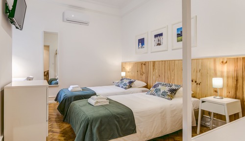 Comfort Suite, 2 Twin Beds, Private Bathroom (203)