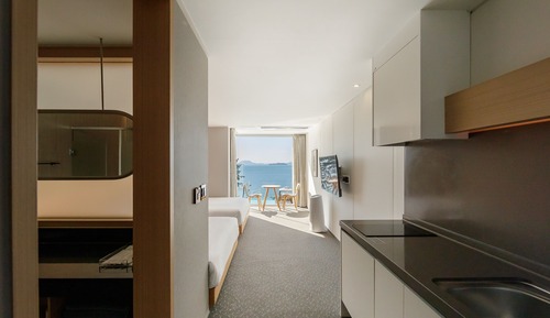 Club Hotel C