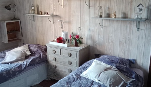 Twin Room (Angelique)