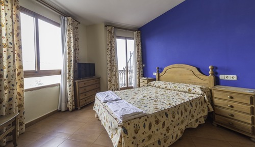 Basic Room, 1 Queen Bed