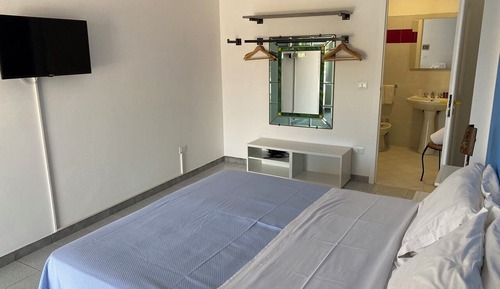 Economy Room