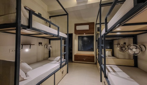 Bed in 8 Bed Mixed AC Dorm