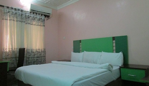 Classic Single Room, 1 Queen Bed, Non Smoking, Golf View